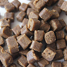 Полувлажна храна за кучета